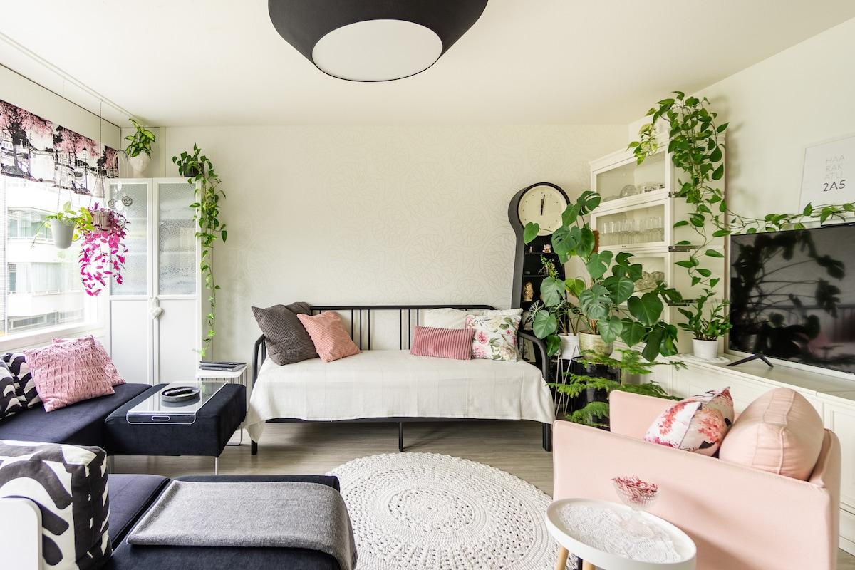 Bright City-Centre Home with Lake View and Parking1