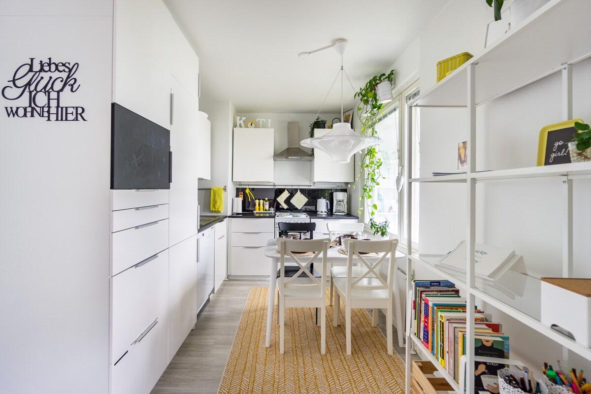 Bright City-Centre Home with Lake View and Parking5